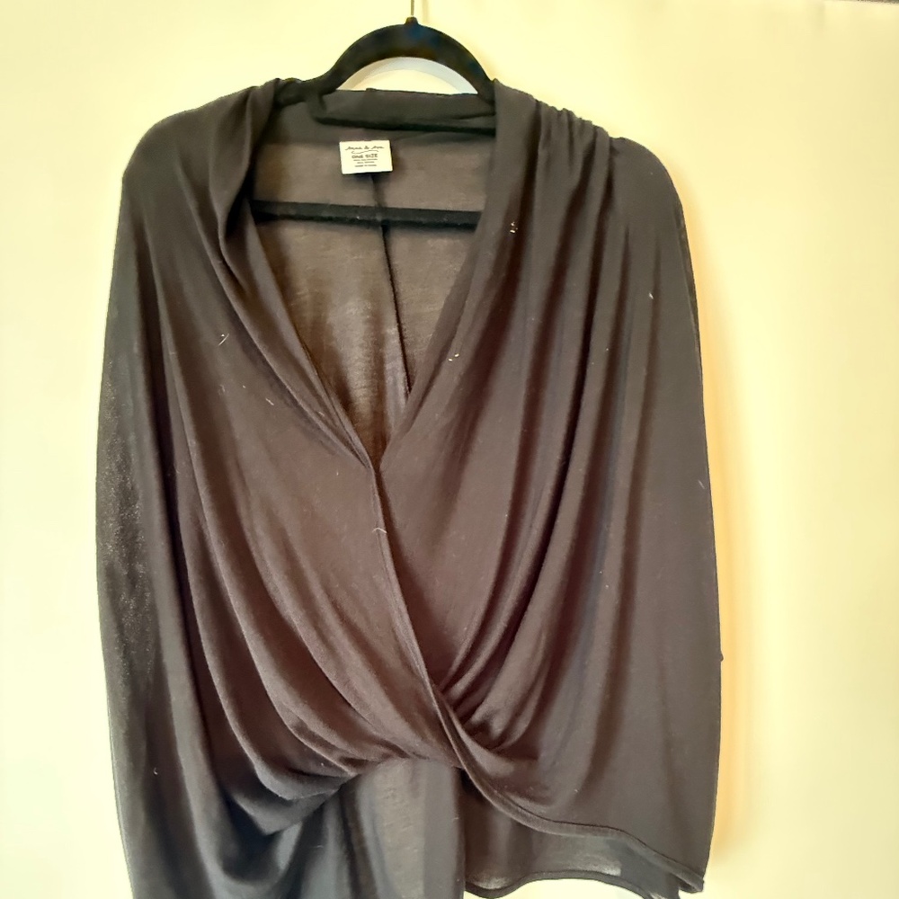 NWOT Anna & Ava One Size Cover Up Black

LOT U